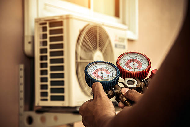 Professional Hvac technician working in Stockton, IL